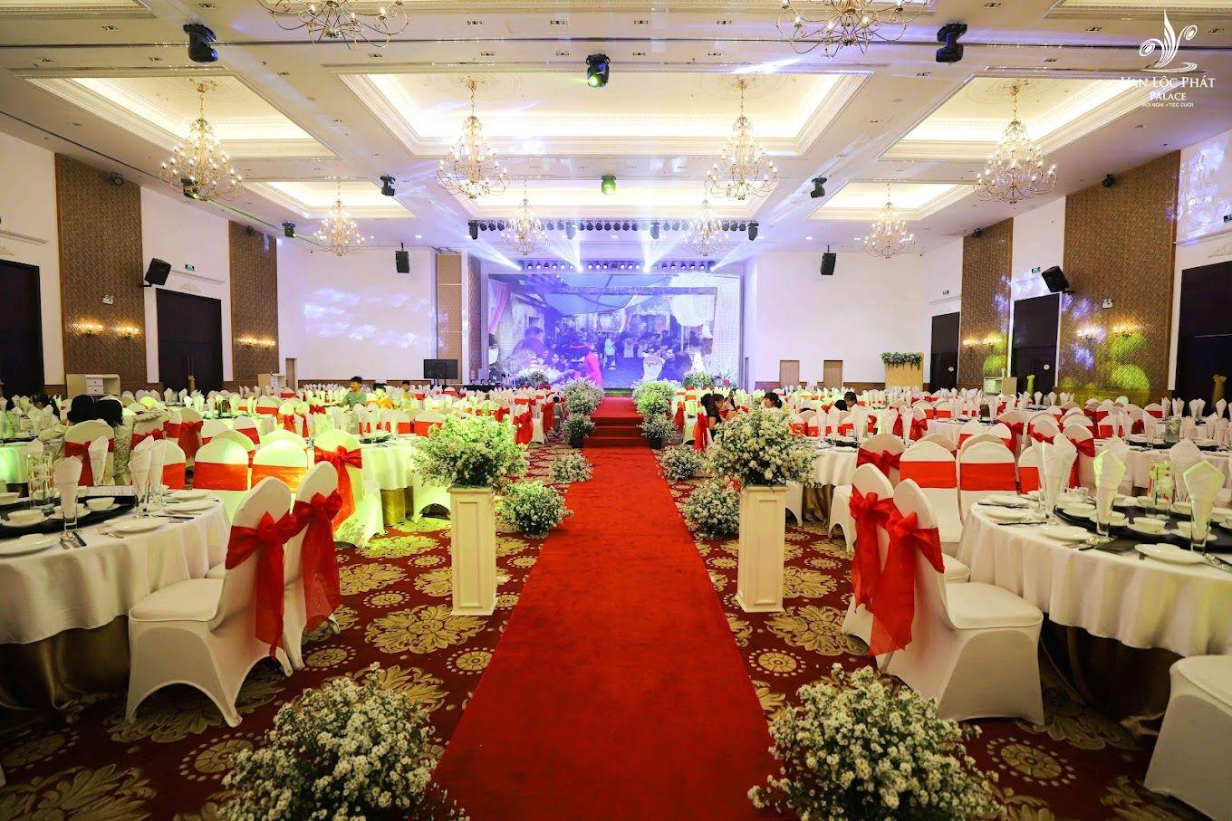 Không gian sảnh tiệc sang trọng tại Nhà hàng Tiệc cưới Trường Phát, Thuận An, Bình Dương